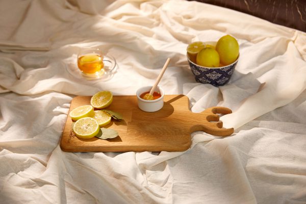 Deer-Shaped Oak Cutting & Serving Board - Image 2