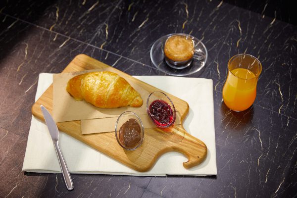 Majestic Eagle Oak Serving & Cutting Board - Image 4